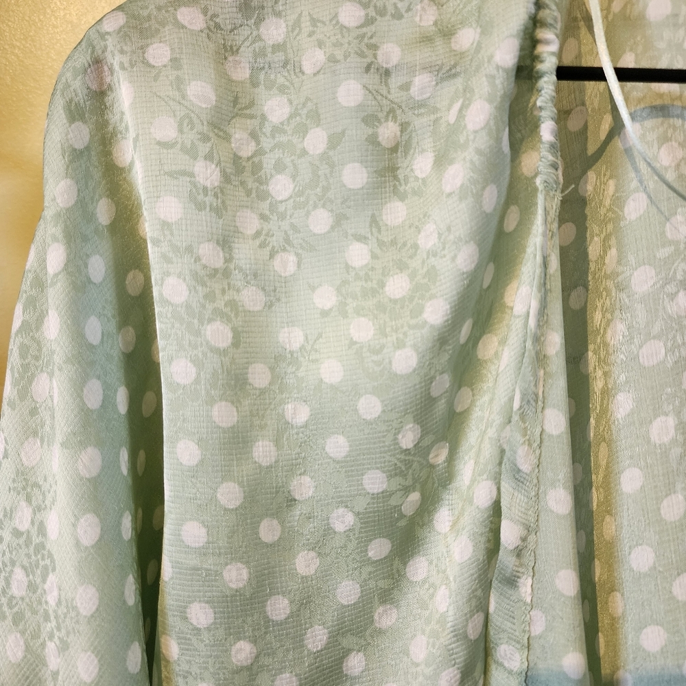 💙 EUC Polka Dot Blouse - Picture 6 of 6